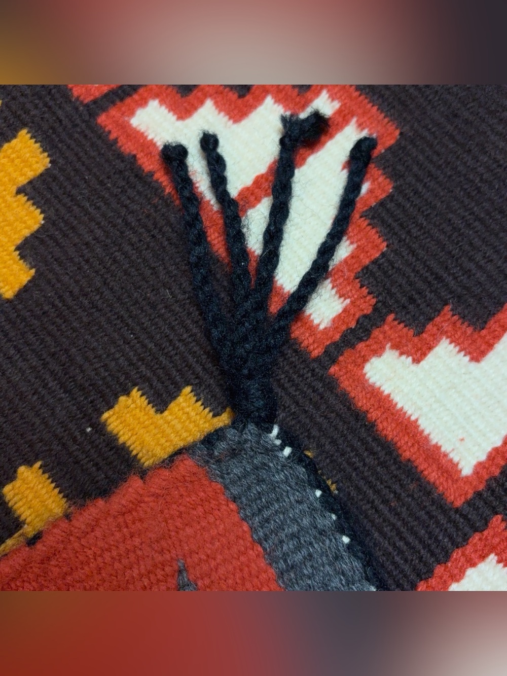 VINTAGE NAVAJO RUG - Picture 7 of 12